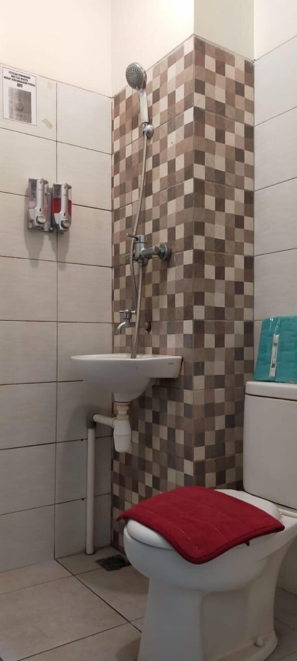 Basic Double Room | Bathroom amenities | Shower, free toiletries, towels