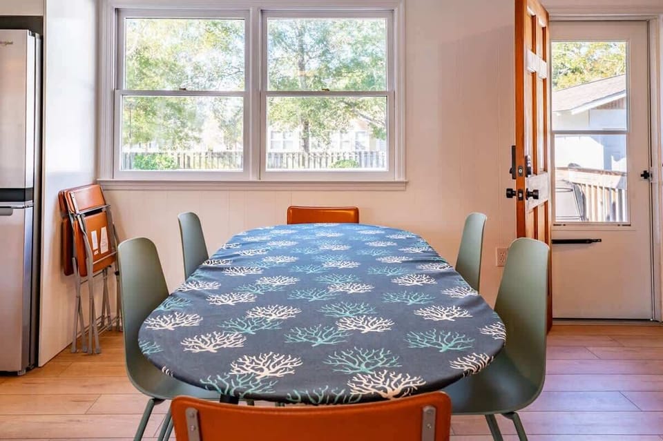 Dining Table Seats 6