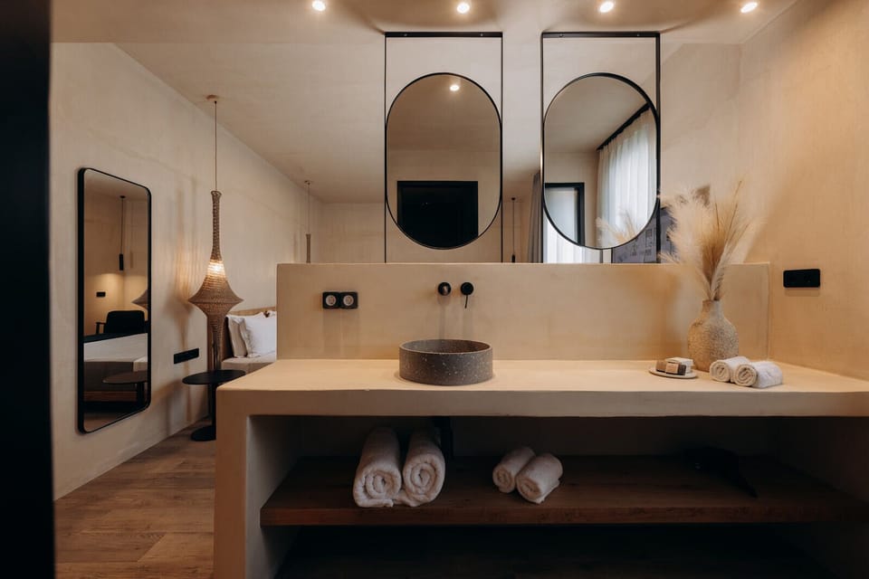 Suite | 1 bedroom, in-room safe, desk, soundproofing
