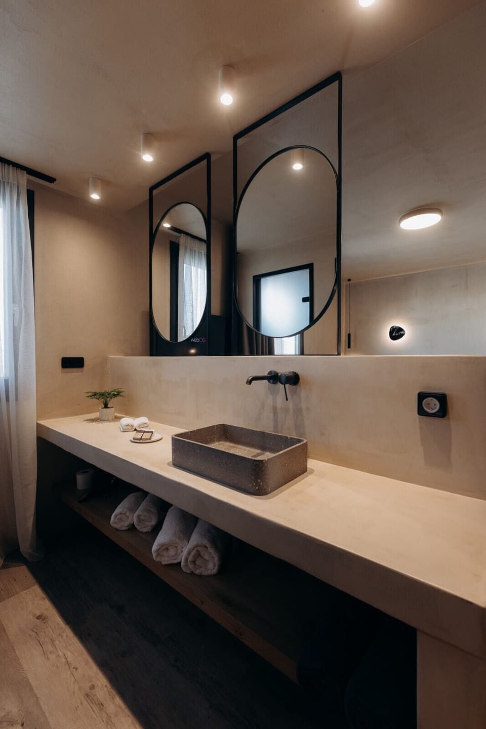 Suite | Bathroom | Shower, slippers, towels