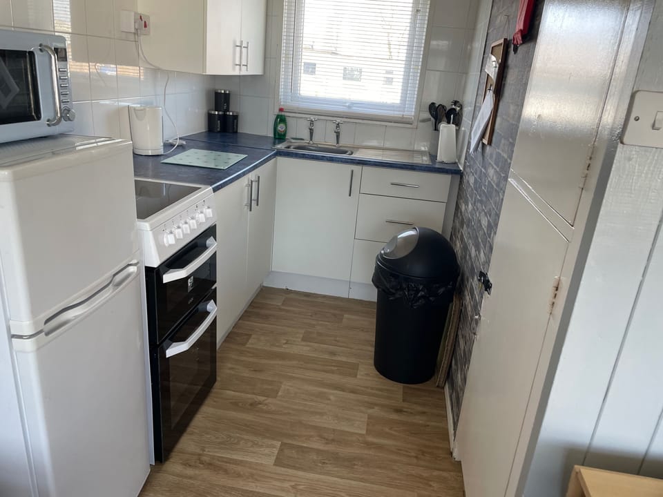 Chalet | Private kitchen | Fridge, microwave, oven, stovetop