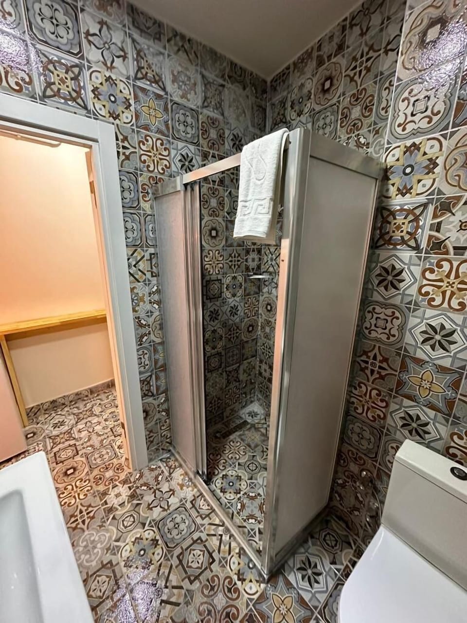 Standard Triple Room | Bathroom | Free toiletries, hair dryer, slippers