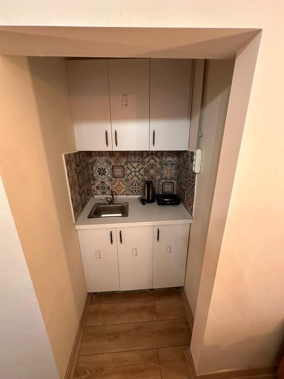 Standard Triple Room | Private kitchen | Mini-fridge, oven, electric kettle, cleaning supplies