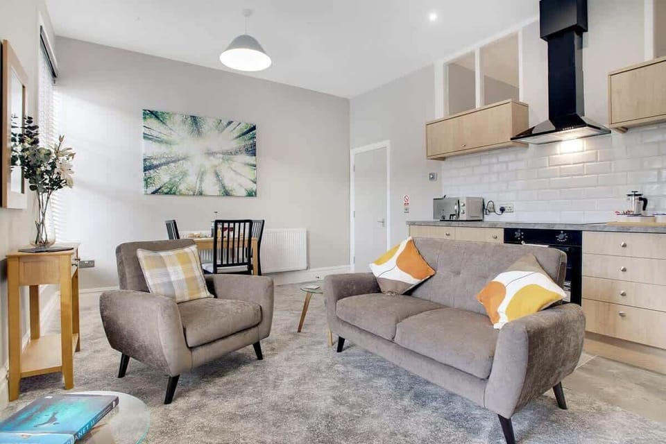 An open-plan living room with indoor fireplace, dining area and kitchen, benefit from a SMART TV with Netflix and plenty of space to sit down and relax. 