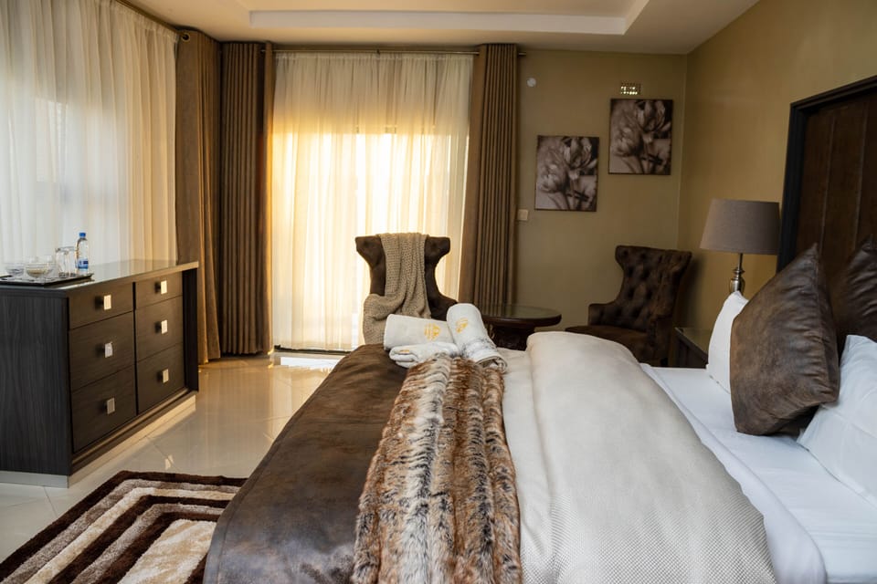 Executive Double Room | In-room dining