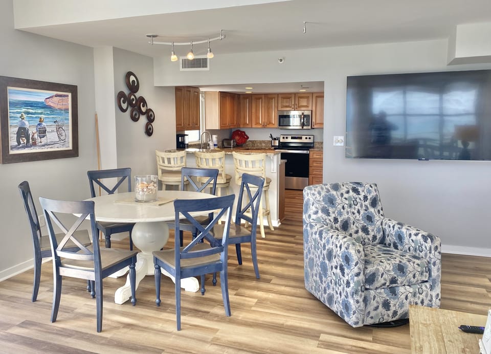 Condo, 3 Bedrooms | Interior