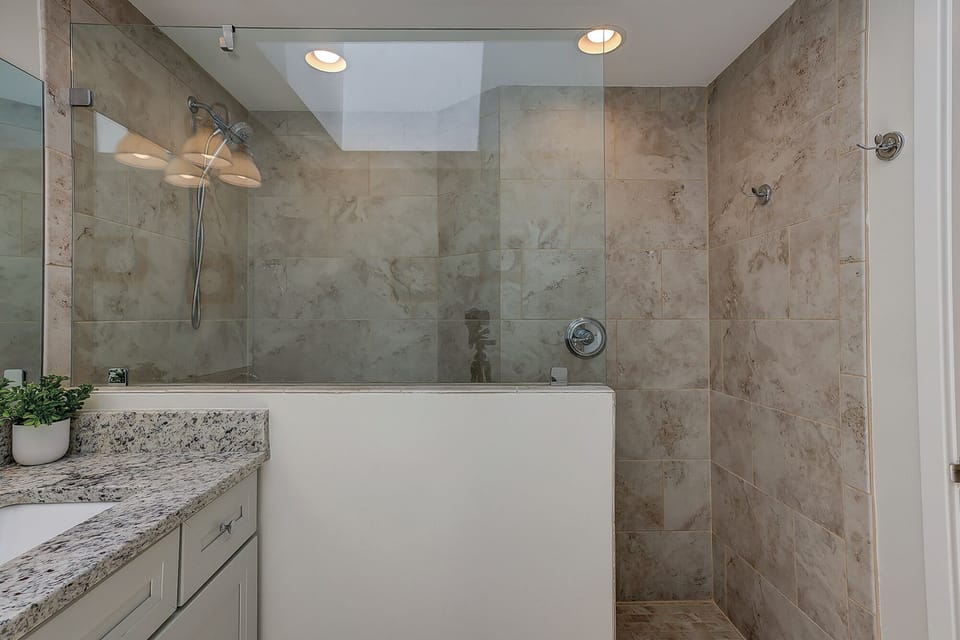 King bathroom