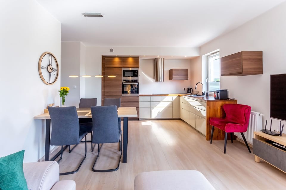 Comfort Apartment, Balcony | 2 bedrooms, individually decorated, individually furnished, desk