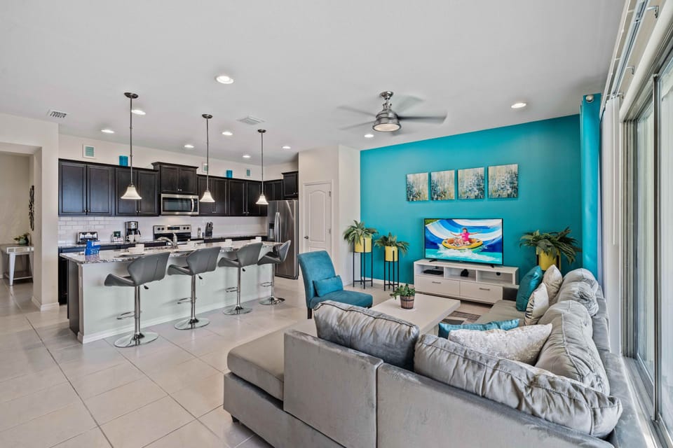 Spectacular living area of the apartment in Kissimmee - Cosy sofas - Elegantly decored living area - Large bright windows of the living area with Mesmerizing views - Beautifully furnished floor - Availability of TV and Netflix