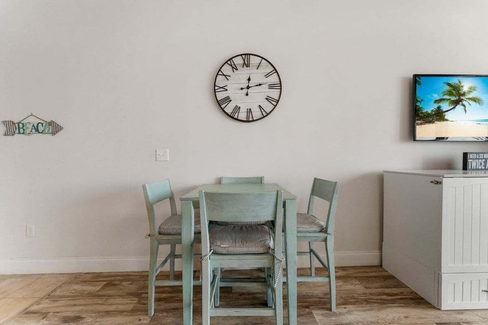 15-web-or-mls-9860-s-thomas-dr-2113