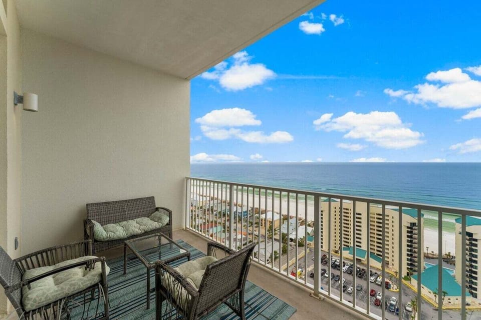 22-web-or-mls-9860-s-thomas-dr-2113