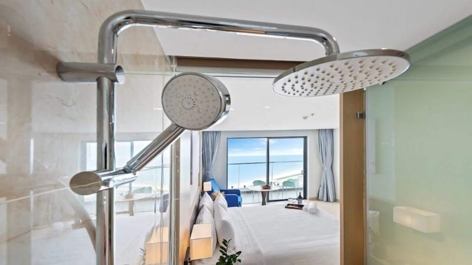 Premier Double Room, 1 King Bed, Ocean View | Living area | 43-inch Smart TV with digital channels