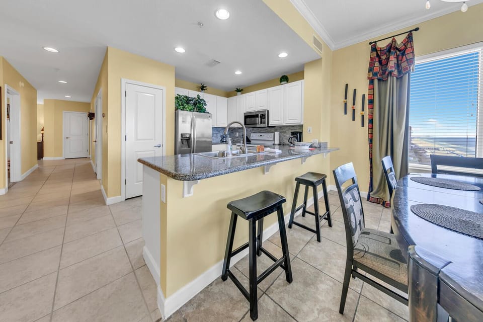 Eat-in bar seating