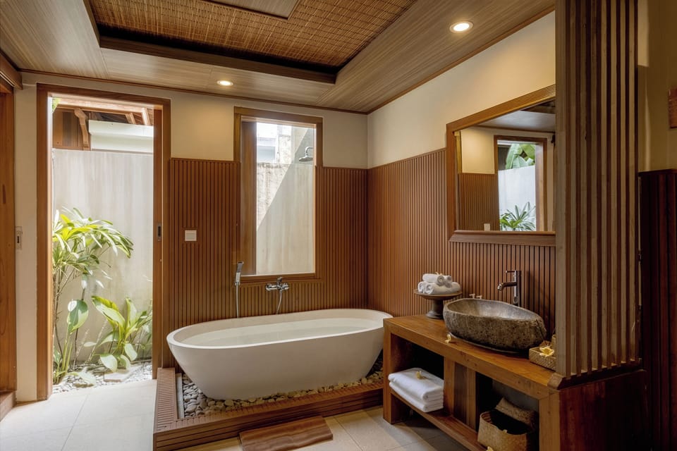 Superior Suite | Bathroom | Bathrobes, slippers, bidet, towels