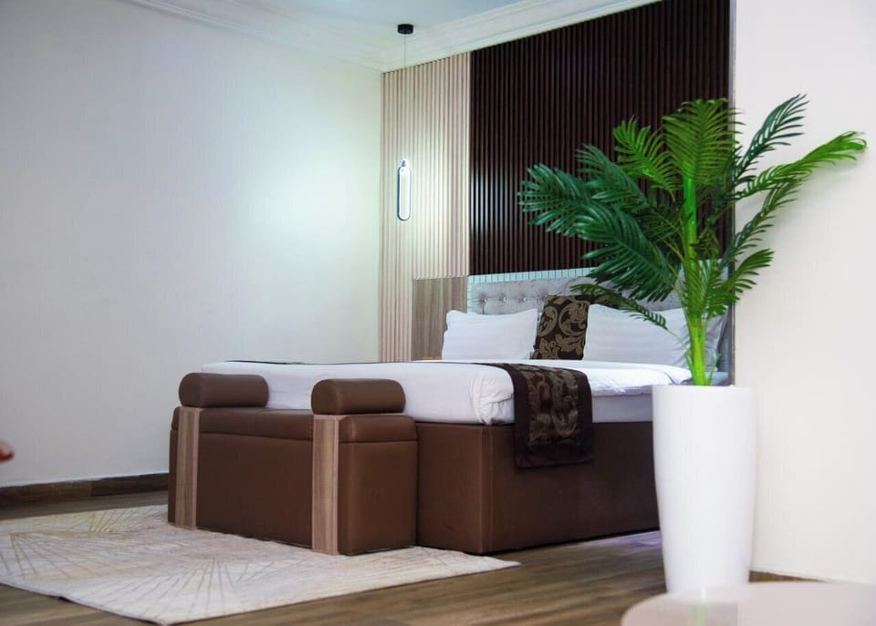 Executive Suite | In-room safe, soundproofing, WiFi (free)