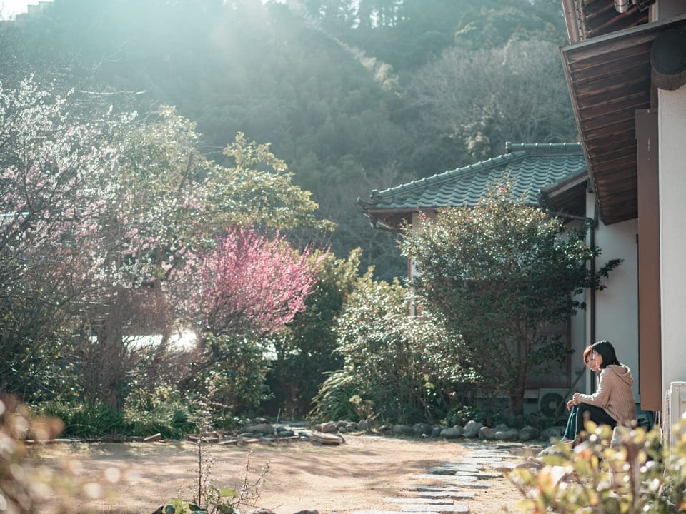 ・[Garden] A beautiful garden with bright trees and cherry blossoms. You can also have a garden BBQ in the garden *Charges apply.