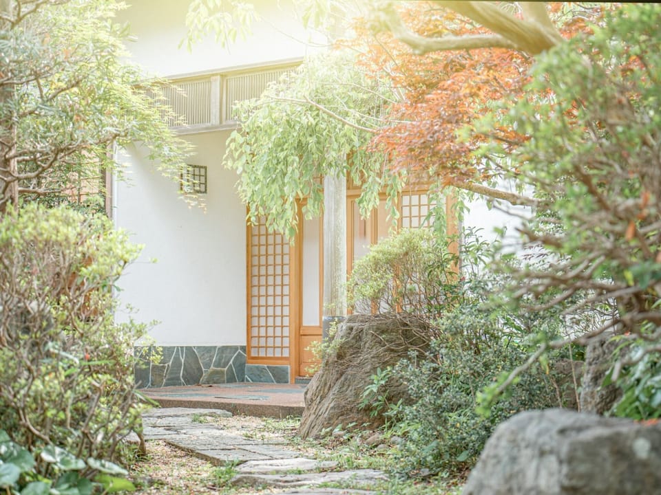 ・[Entrance] It looks like a hideout. Adding modern elements to Japanese style