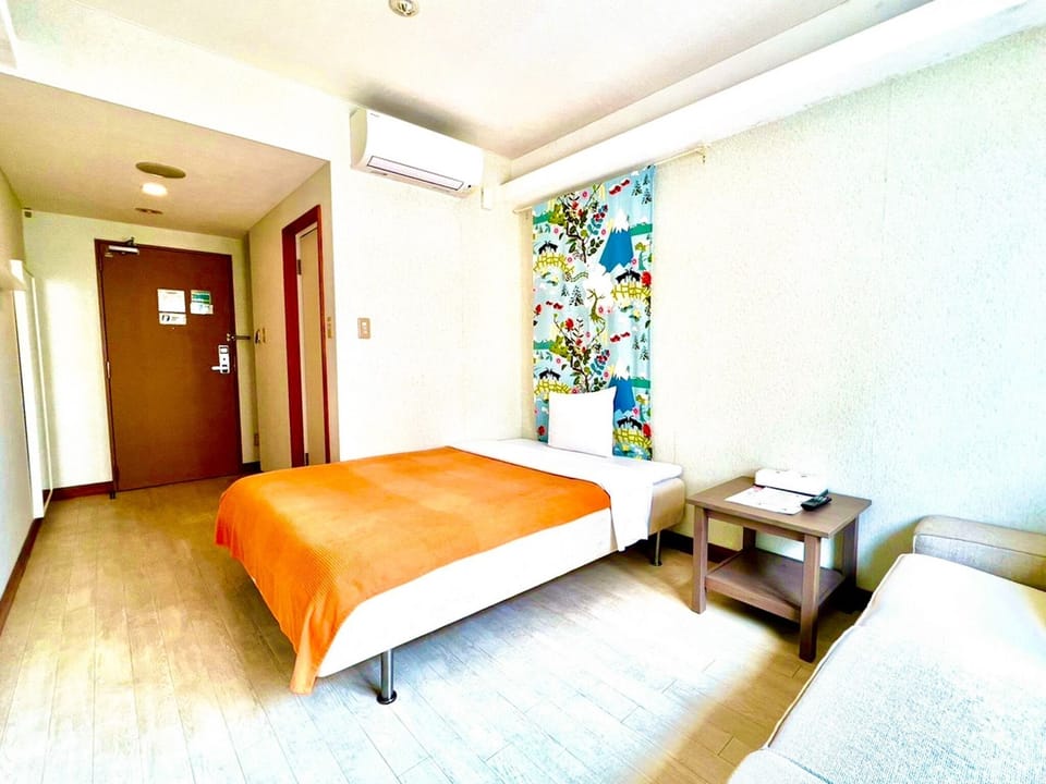 ・[Double] Equipped with a double bed, you can relax with your companion.