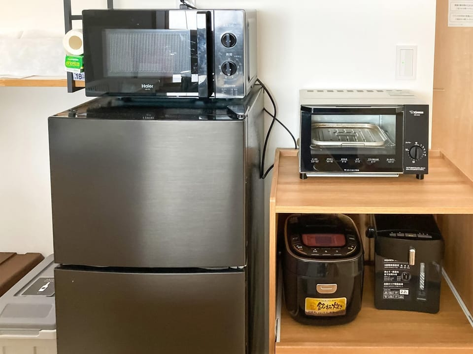 ・We have a variety of home appliances so you can prepare your own meals.