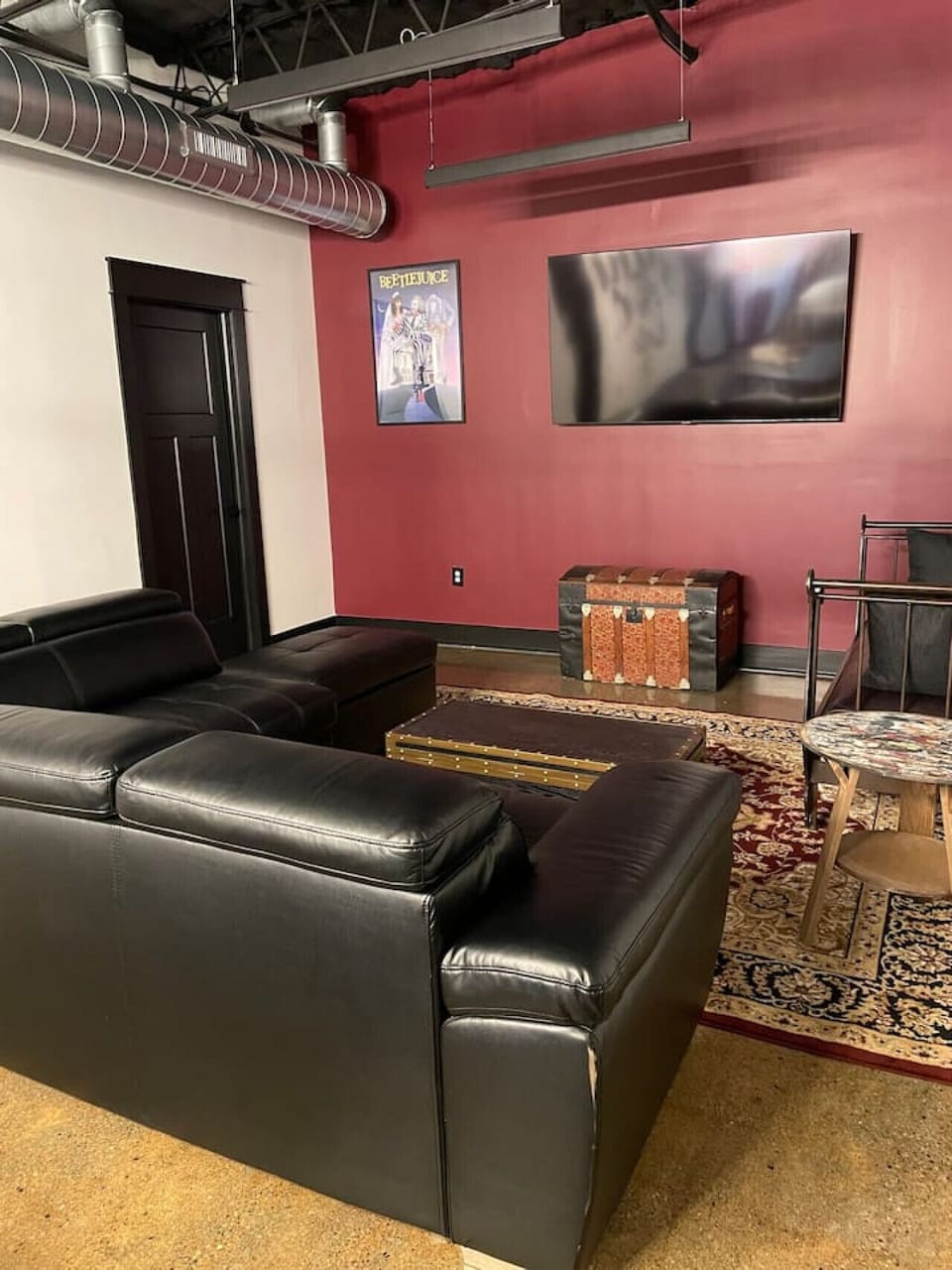 Living Room with 70 Inch Tv & Wifi