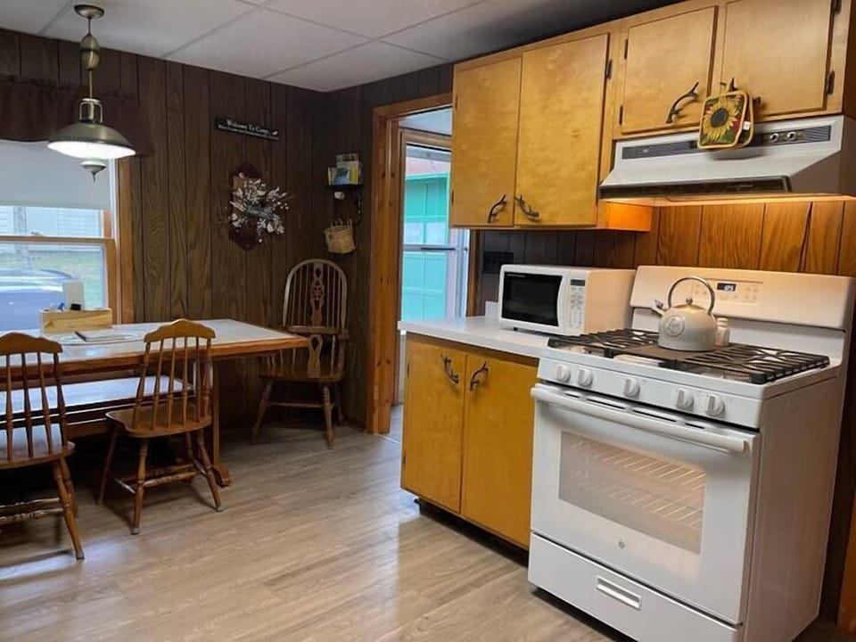 Kitchen/Dining (3)