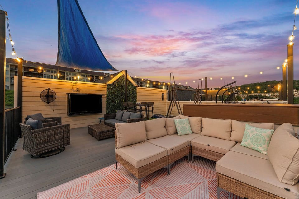 As the lights begin to glow and the lake reflects the evening sky, the rooftop quickly becomes everyone’s favorite place to gather.
