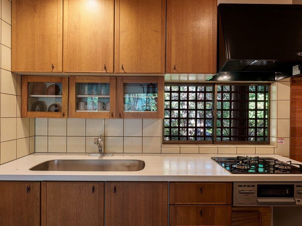 ・[Kitchen] A clean kitchen that takes advantage of the wood grain. Cooking time will be fun too