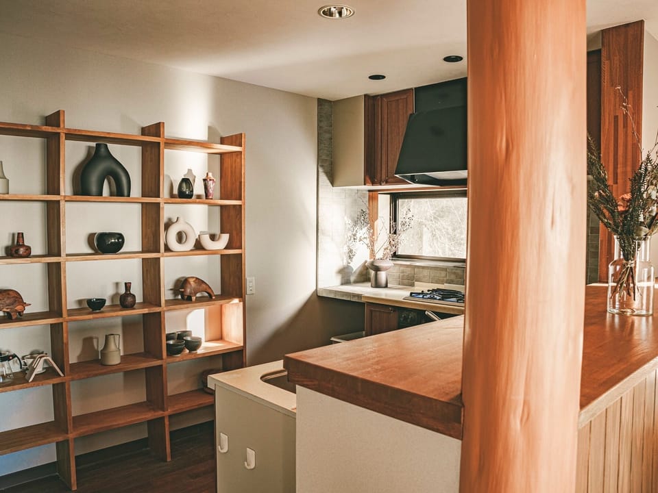 ・[Kitchen] Add artwork to a space where people gather