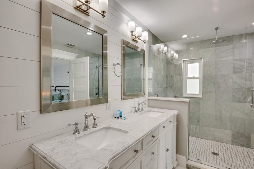 Master Bathroom Double sinks and great lighting