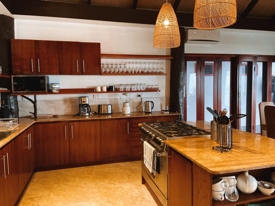 Luxury Cabin | Private kitchen | Oven, stovetop, dishwasher, toaster