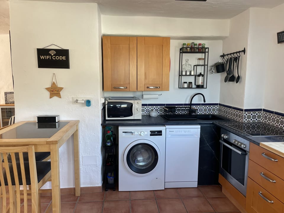 Kitchen - Dishwasher, Washing Machine, Hob, Oven, Fridge/Freezer etc