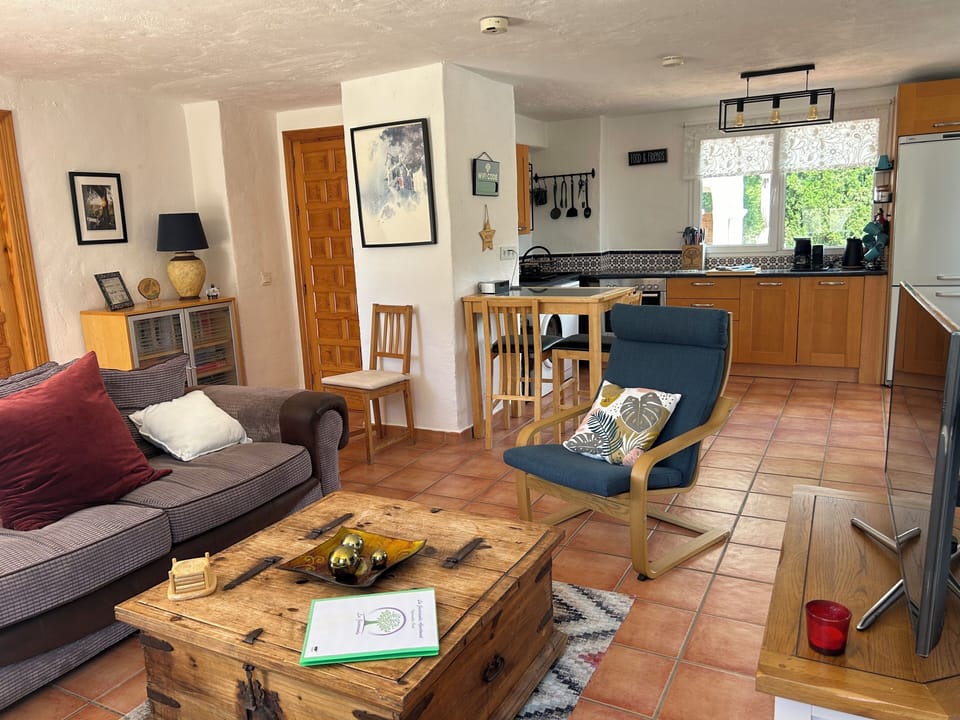  Lounge Area - Aircon, Smart TV with Netflix, DVD player and DVDs
