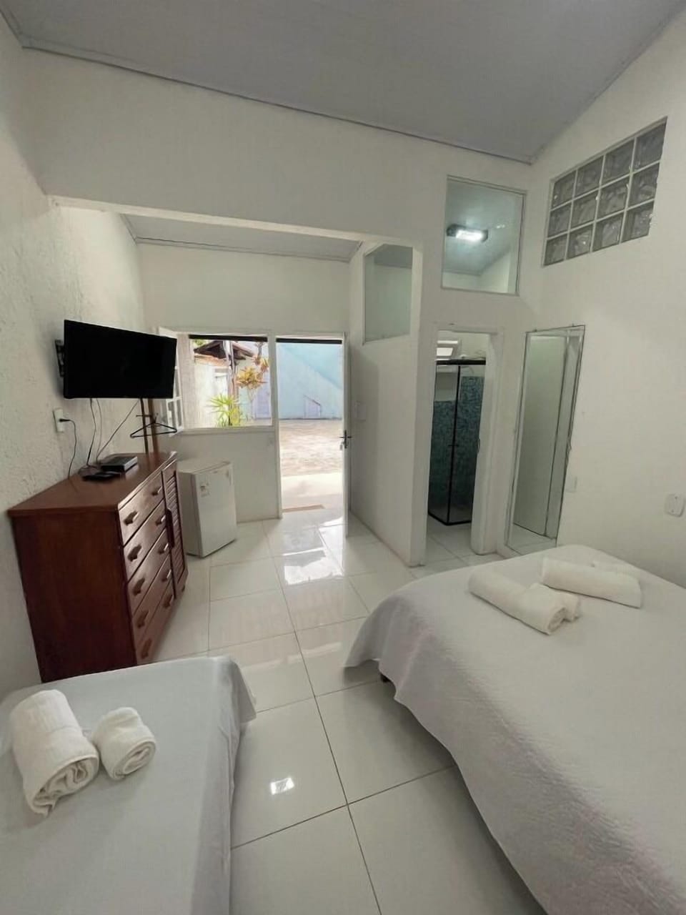 Premium Room | Minibar, bed sheets