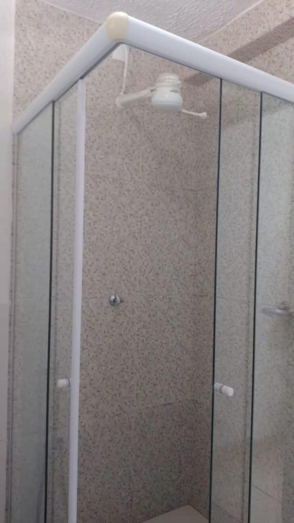 Premium Room | Bathroom | Shower, rainfall showerhead, towels, toilet paper
