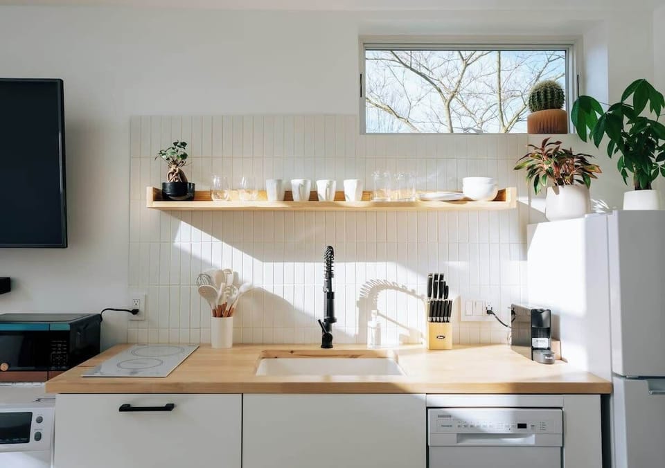 Enjoy the convenience of a Nespresso coffee maker and induction hotplate in this space, perfect to prepare a meal for two.