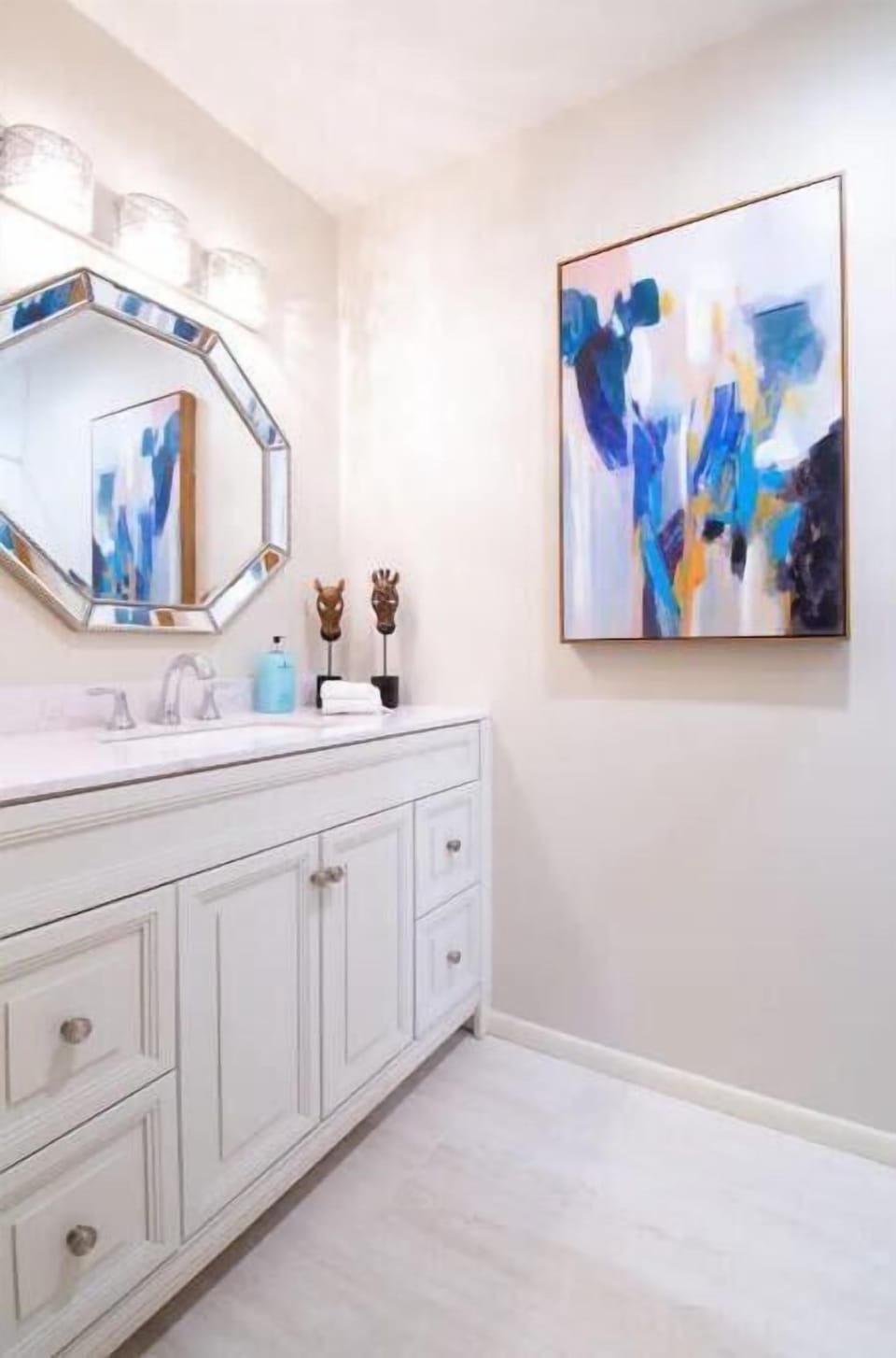 Full e-suite, attached bathroom for King bedroom 1