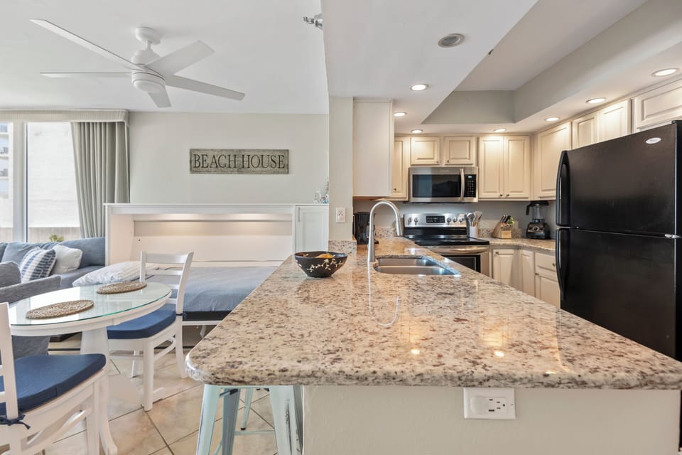 Kitchen/ dining area