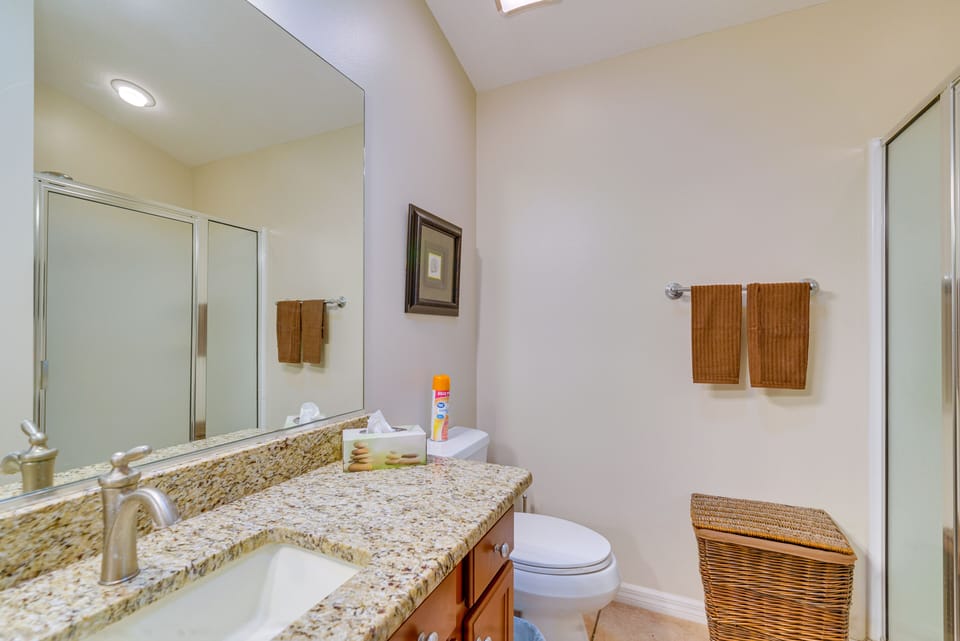 En-Suite Bathroom | Complimentary Toiletries | Linens & Towels