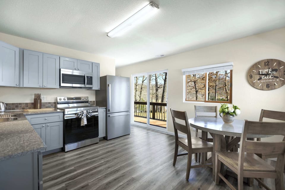 House, Multiple Beds, Hot Tub (White Oak Landing) | Private kitchen | Fridge, microwave, oven, stovetop