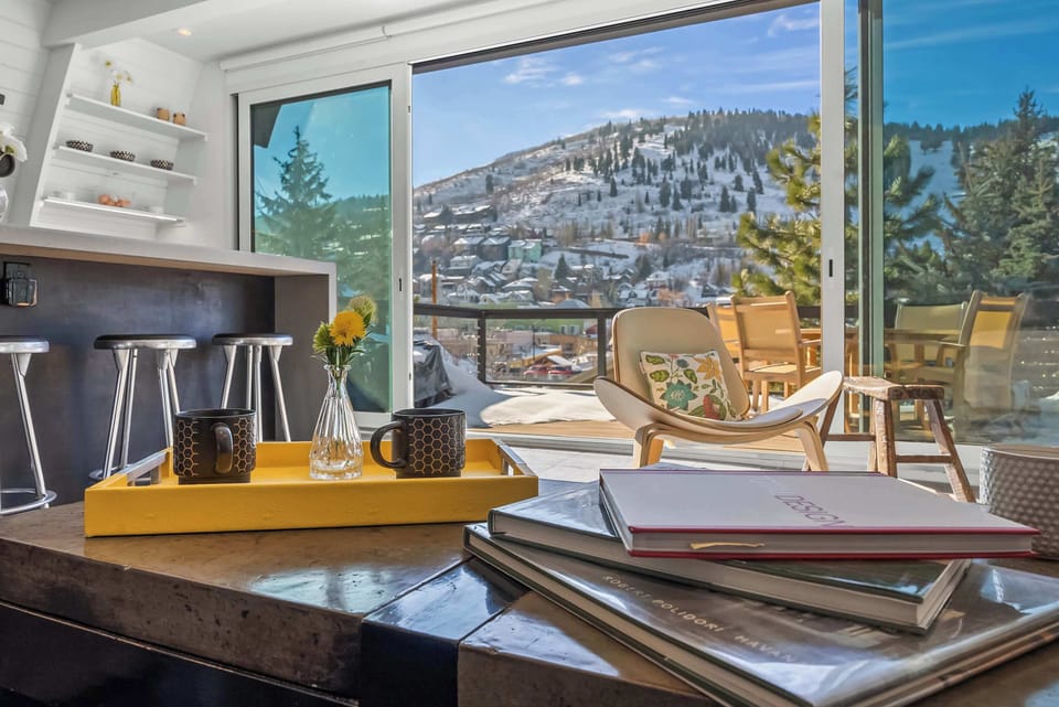 House, Multiple Beds, Hot Tub, Mountain View (Mainstreet Masterpiece) | Interior