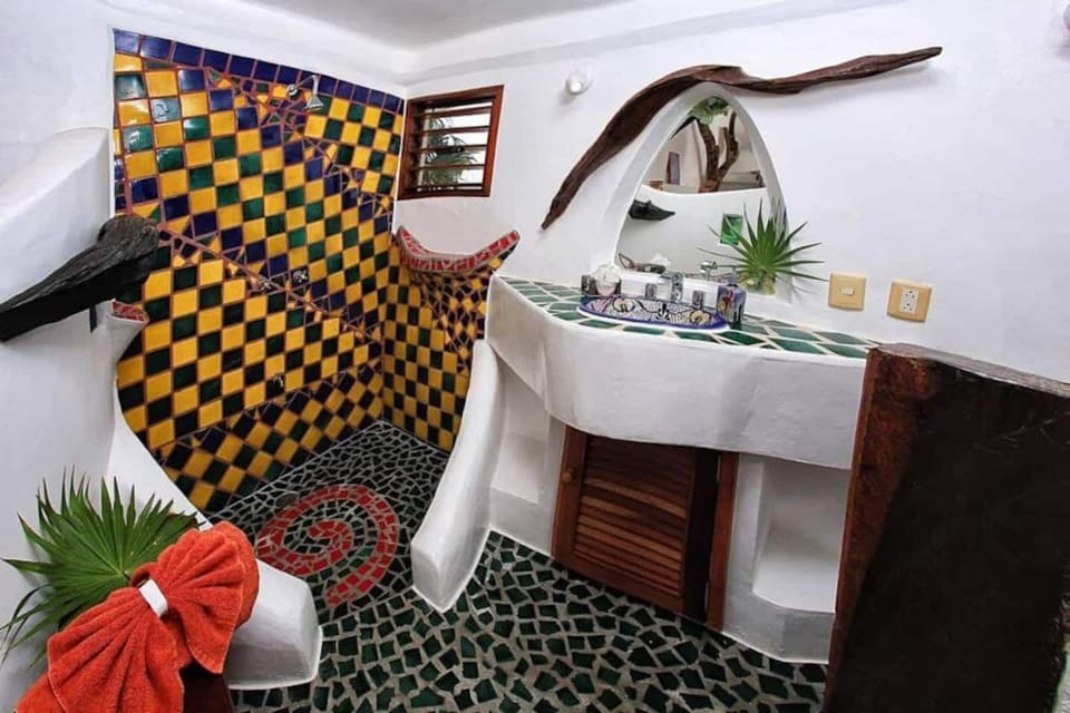 Yal Ku Cai Suite bathroom