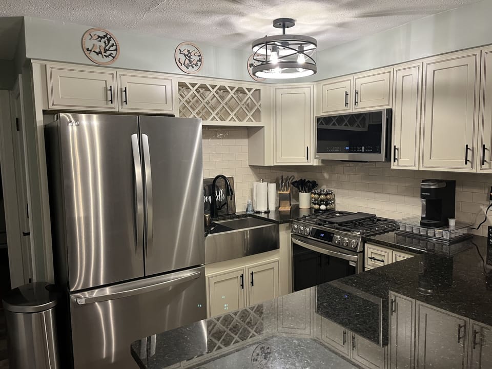 Fully stocked/equipped updated kitchen with well-appointed modern appliances!