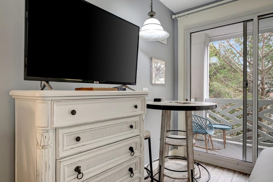 Village Studio Hideaway - Your Coastal Retreat in Sandestin's Heart at Sandestin Golf and Beach Resort! Apartment in Miramar Beach