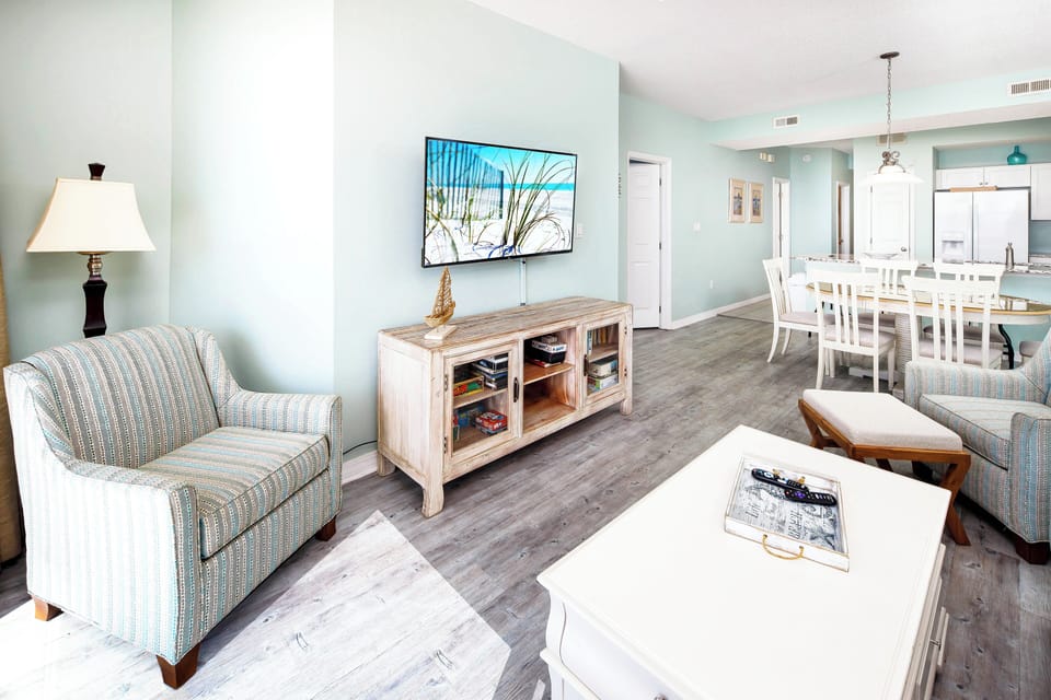 Living Room - Gulf Dunes Resort Unit 616 / Okaloosa Island / Fort Walton Beach Vacation Rentals