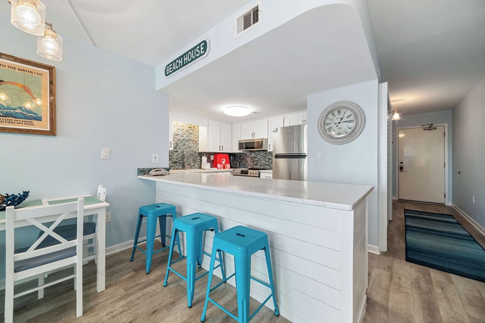 Breakfast bar and kitchen