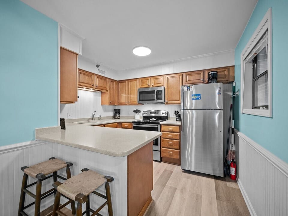 Kitchen - Solid Surface Countertops