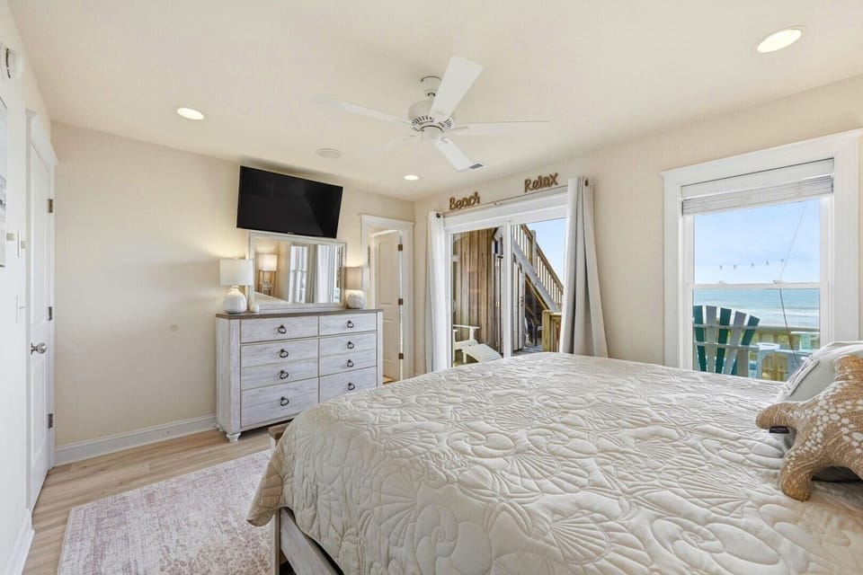 1st Level Oceanfront En Suite