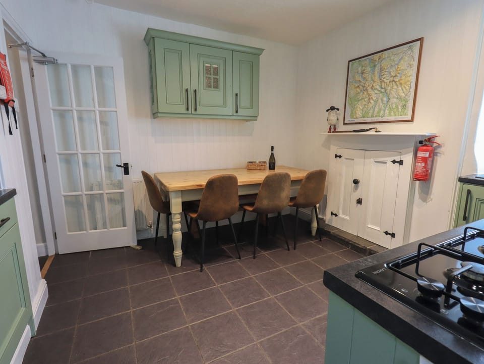 Cottage | Interior