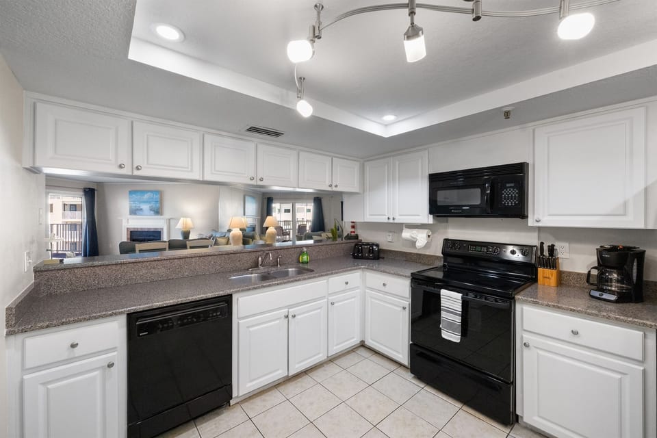 Eat-in dining area in kitchen