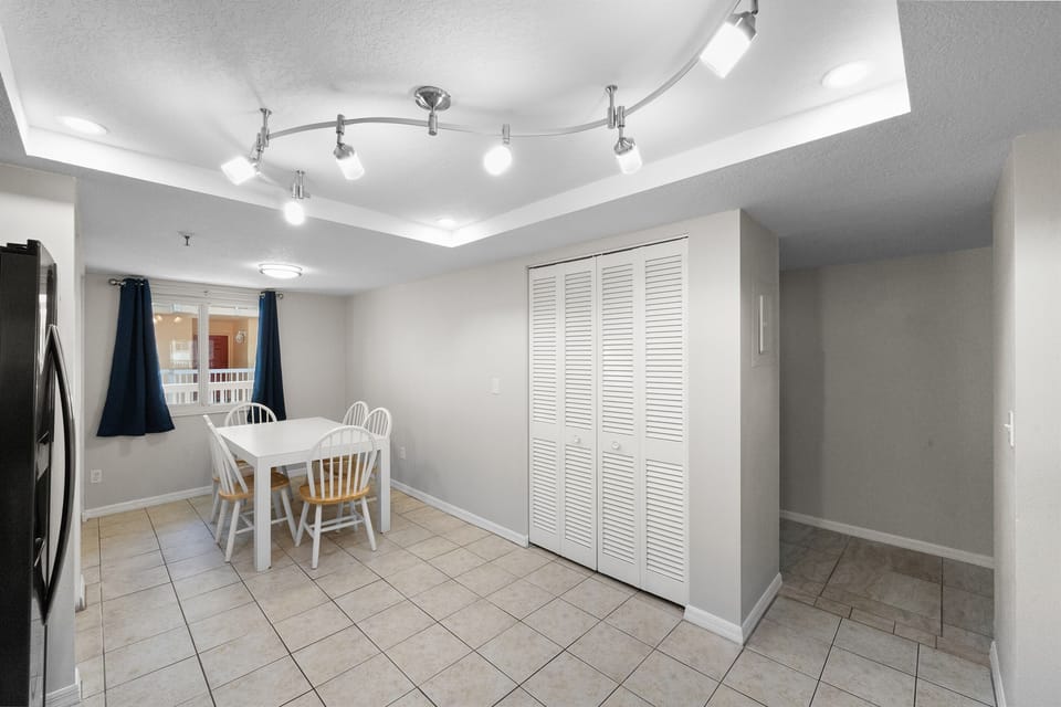 Eat-in dining area in kitchen